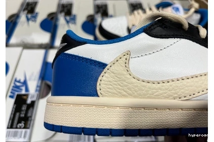 Hyperoad Low x OG Air 1 x Fragment (KIDS)Travis Scott Jordan 0722